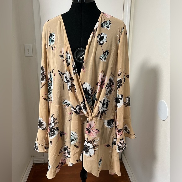 Torrid Faux Wrap Front Peach Floral Blouse Tunic Bell Sleeve Size 3X - Picture 1 of 6
